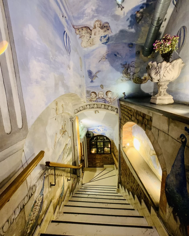 Steps down to Chimera Restaurant, Kraków, 2019, fot. Kgbo
